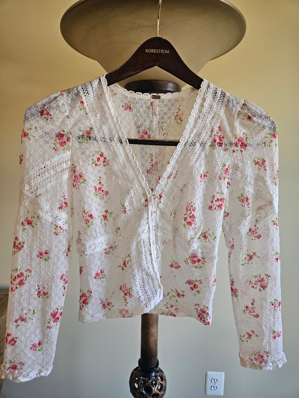 NWOT Free People White/Pink Floral LaceCrop Top